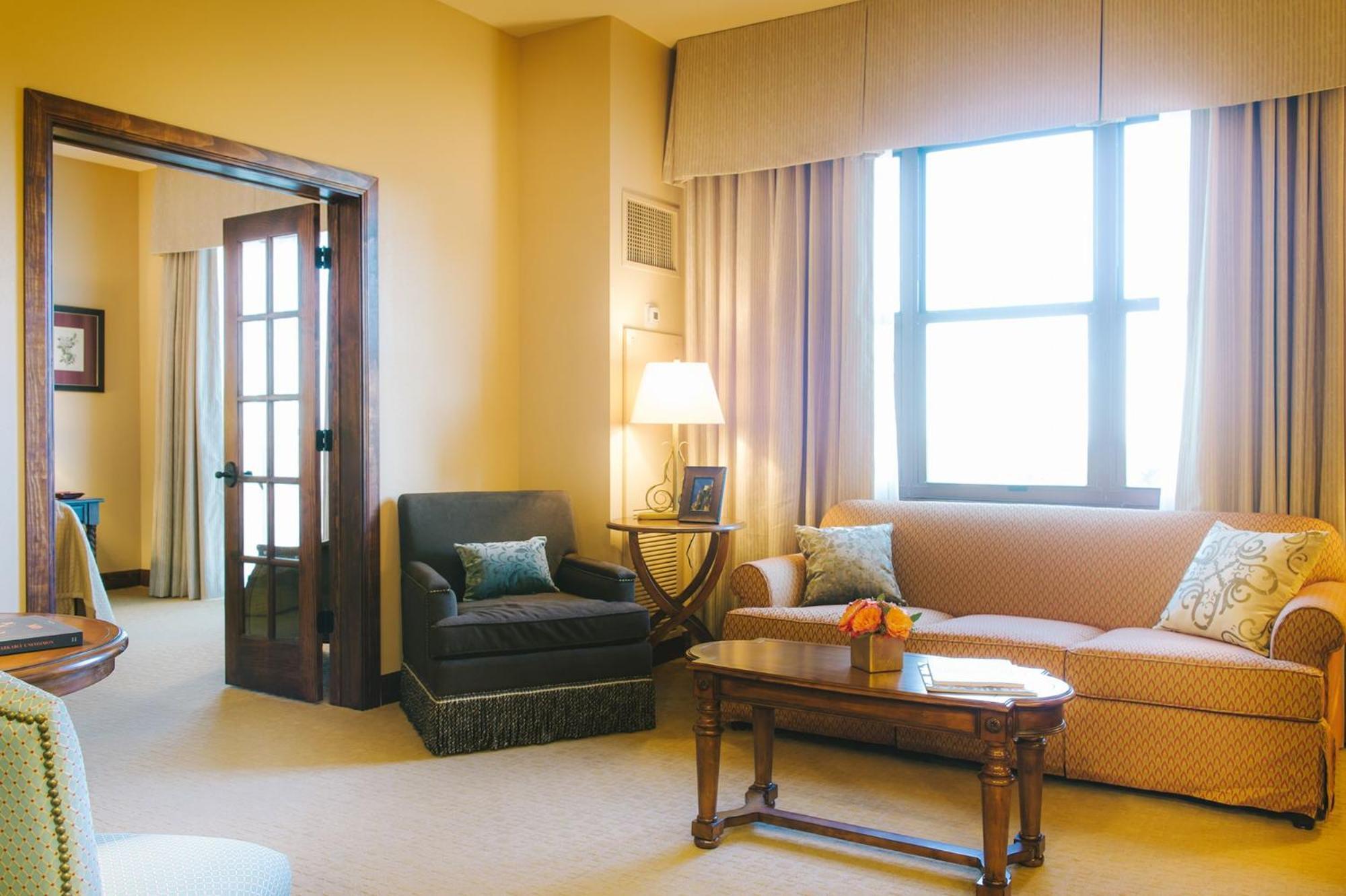 Junior Robin Suite