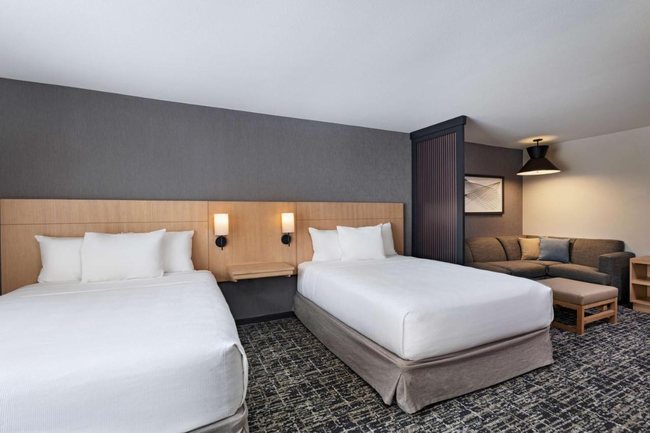 Queen Room with Two Queen Beds and Sofa Bed - High Floor
