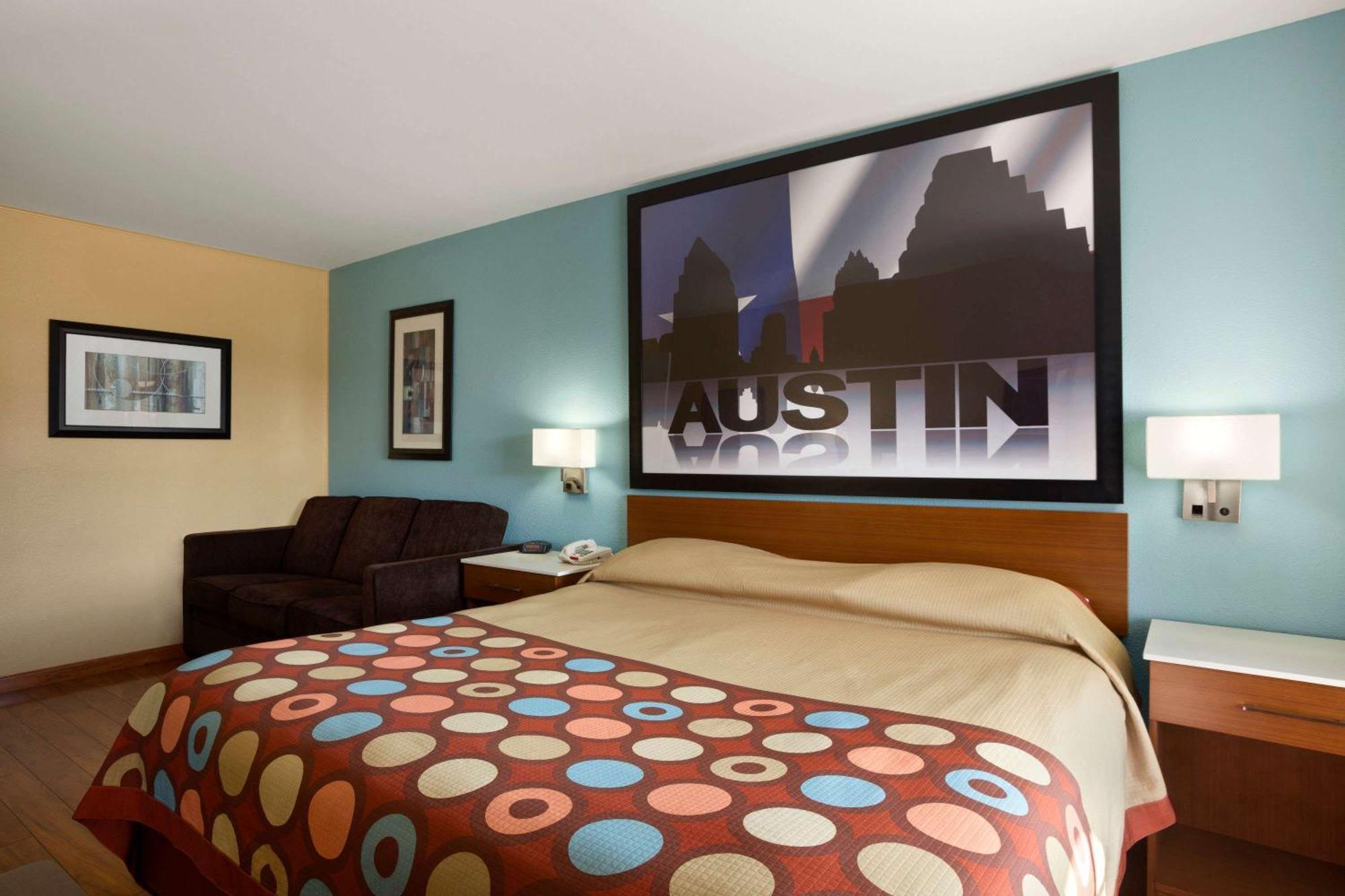 King Room with Roll-In Shower - Mobility/Hearing Accessible - Non-Smoking