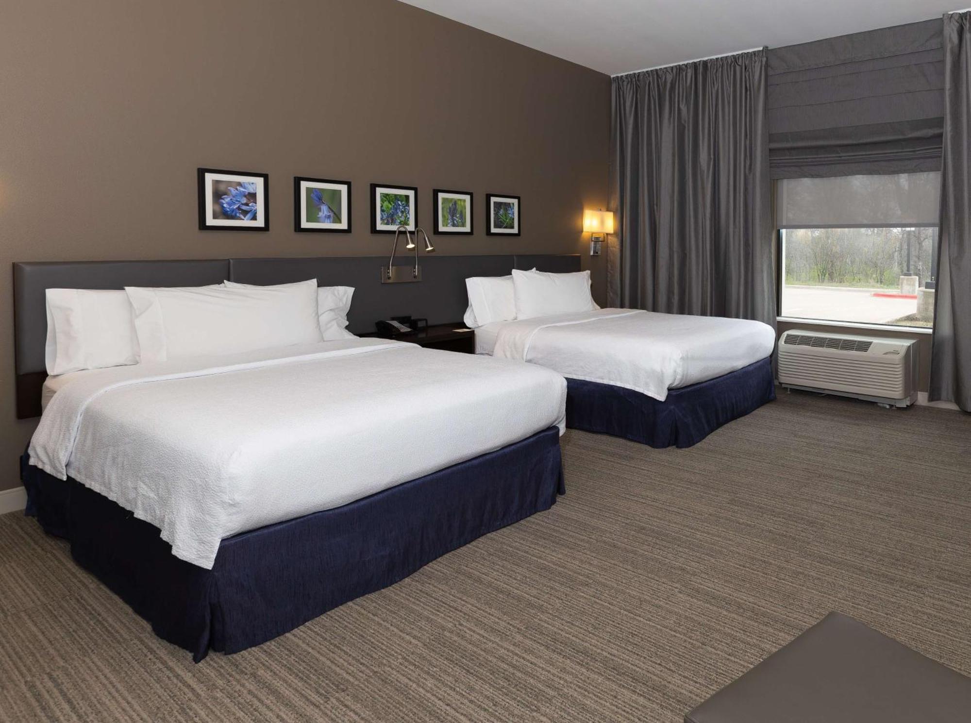 Queen Room Two Queen Beds