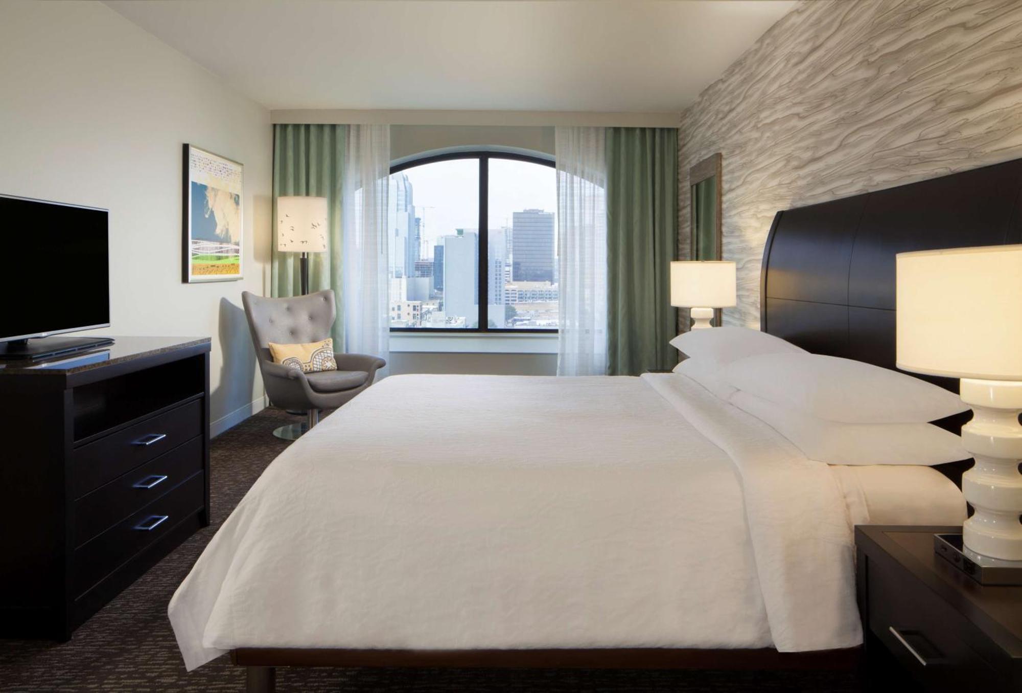 One-Bedroom King Suite with Capitol View