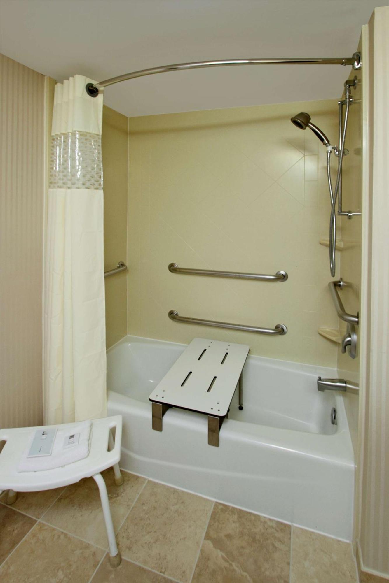 King Room Accessible Tub Mobility Hearing Access or Non-Smoking