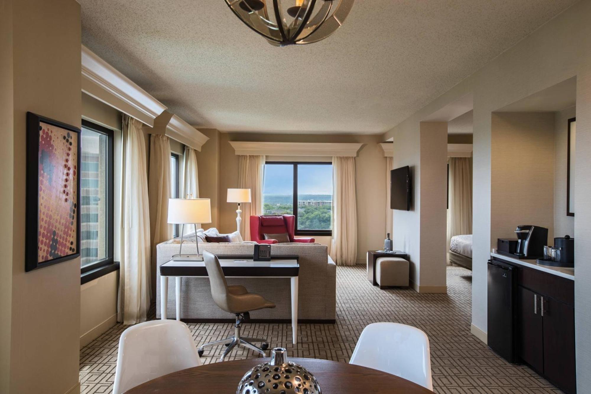 Junior King Suite,1632250123:JPEG