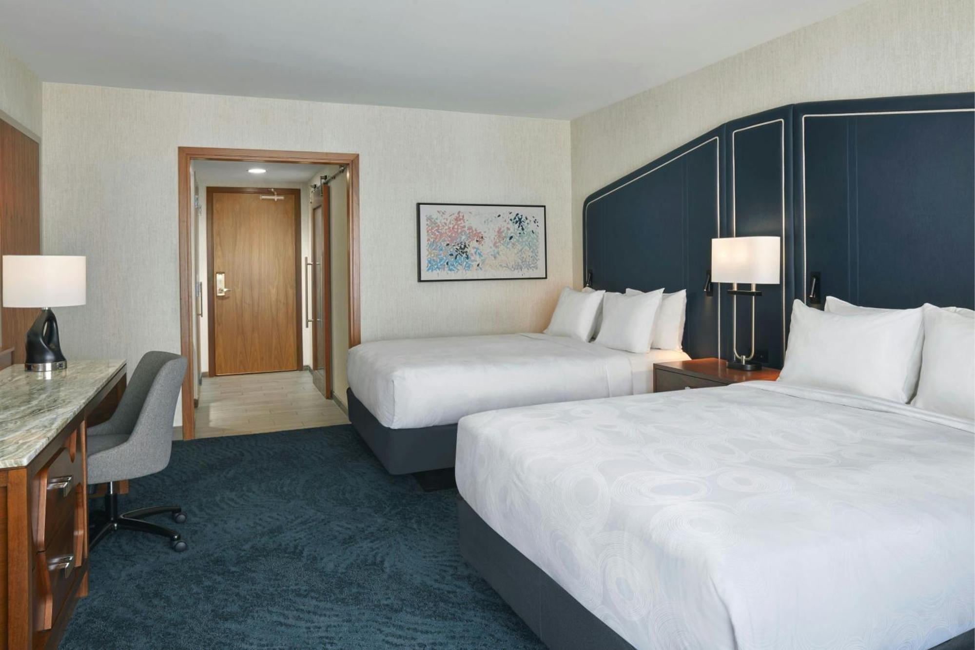 Queen Room Two Queen Beds City View High Floor