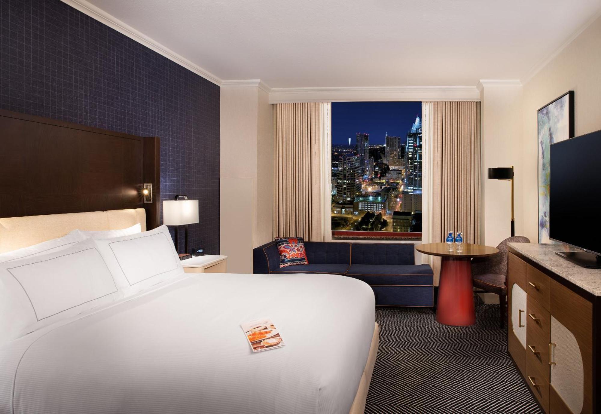 King Room Skyline View,1765821238:JPEG