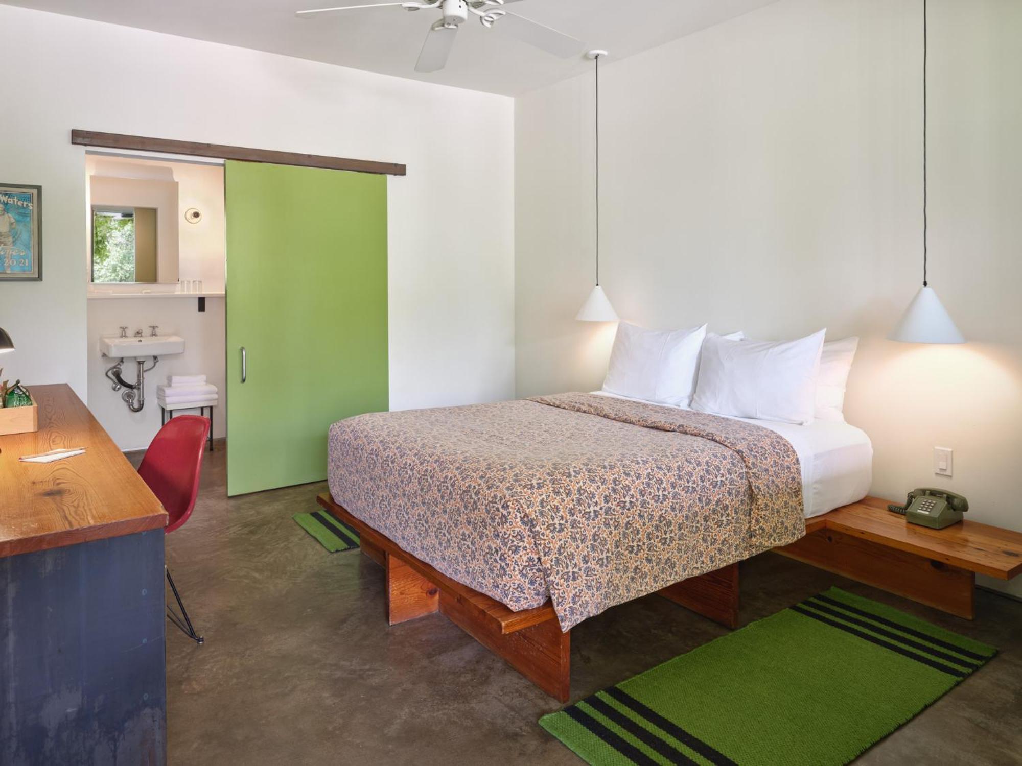 Deluxe Queen Room