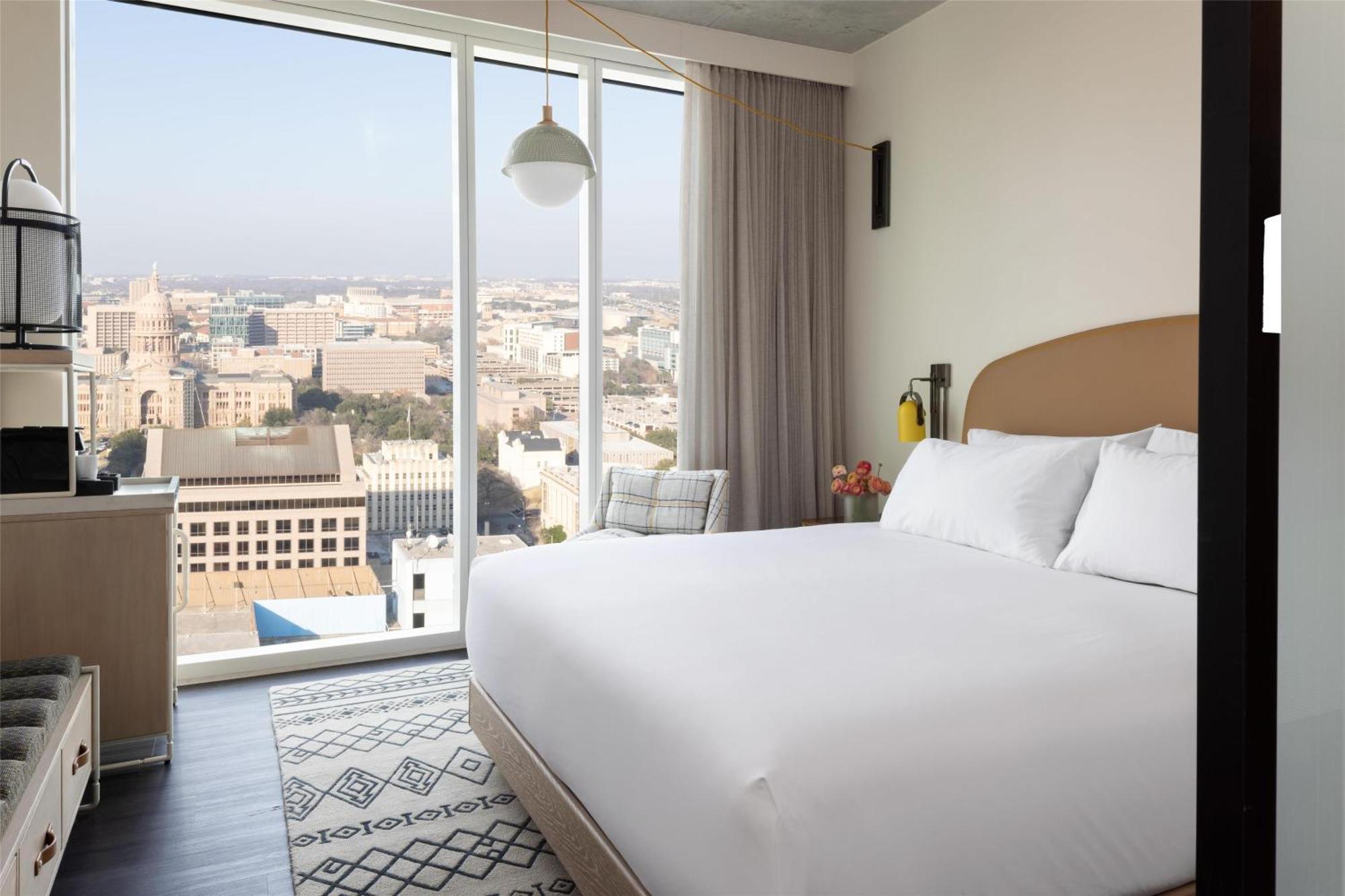 Zimmer mit Kingsize-Bett und Aussicht