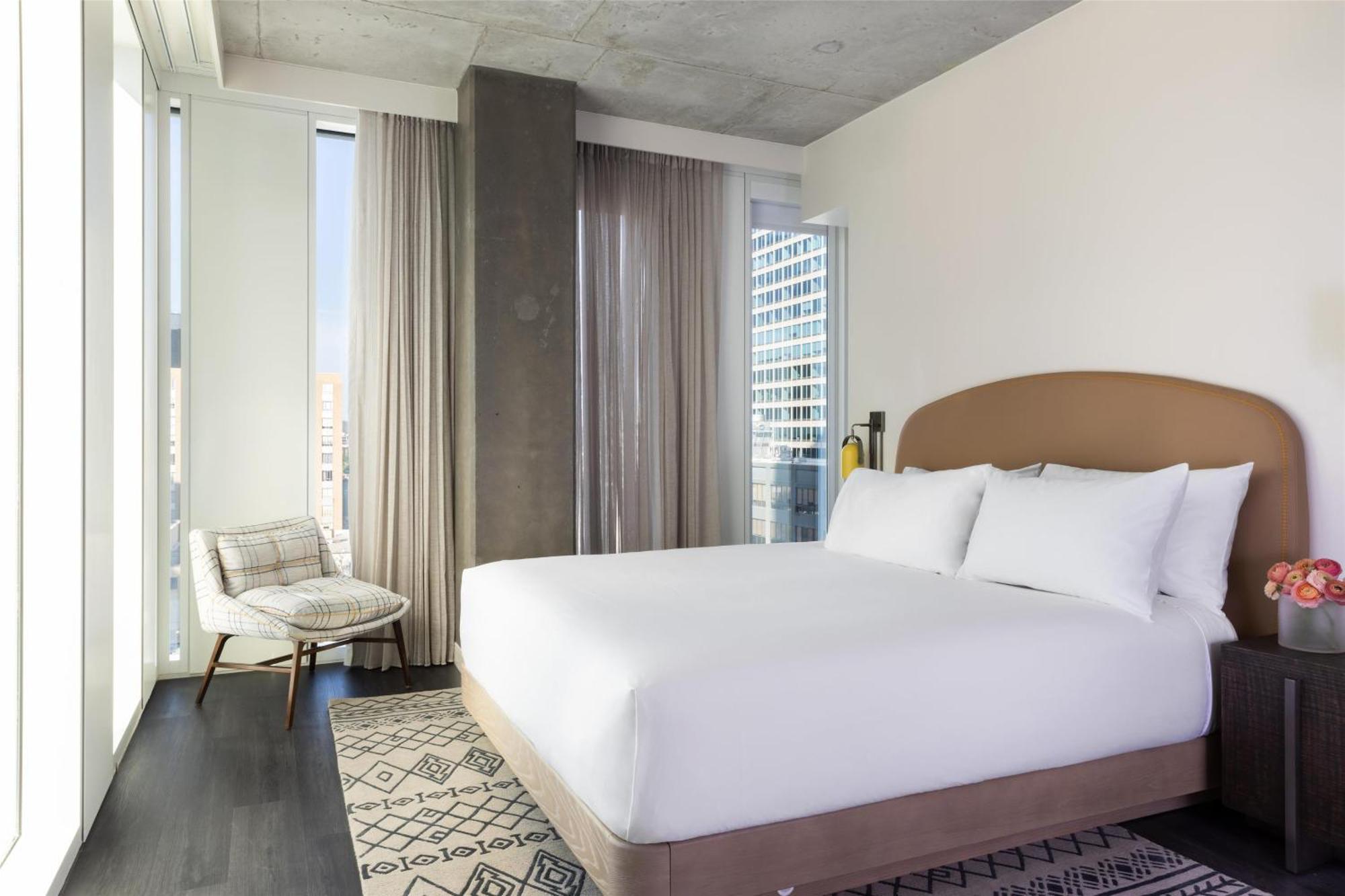 Deluxe King Room City View