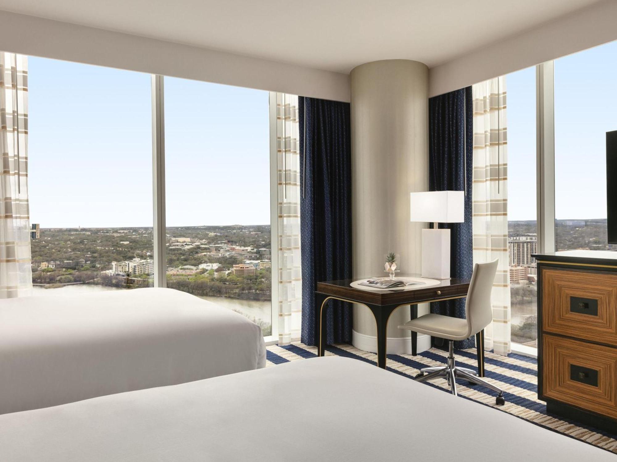 Signature Corner Queen Room Two Queen Beds Skyline View