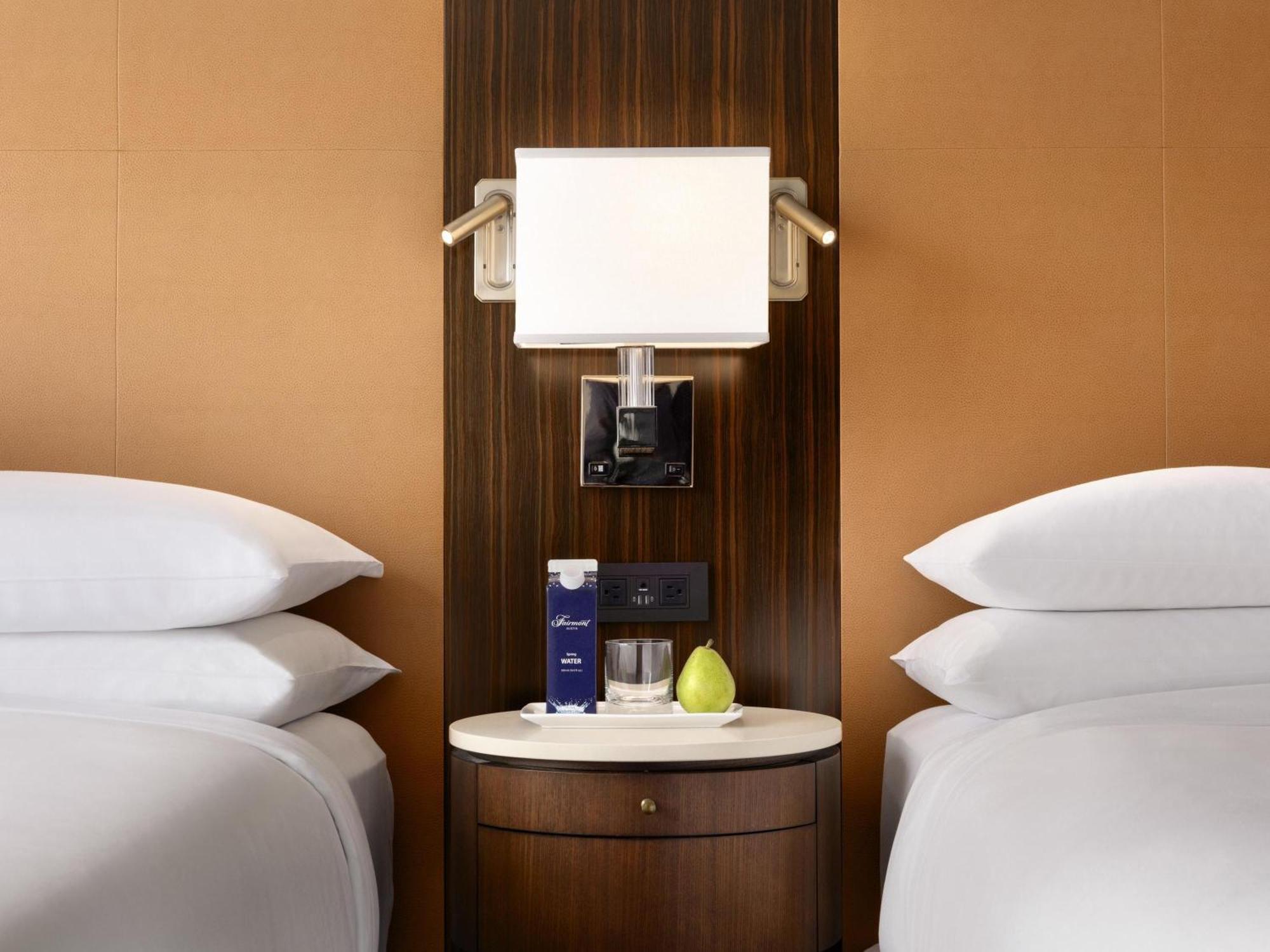 Signature Corner Queen Room Two Queen Beds Skyline View