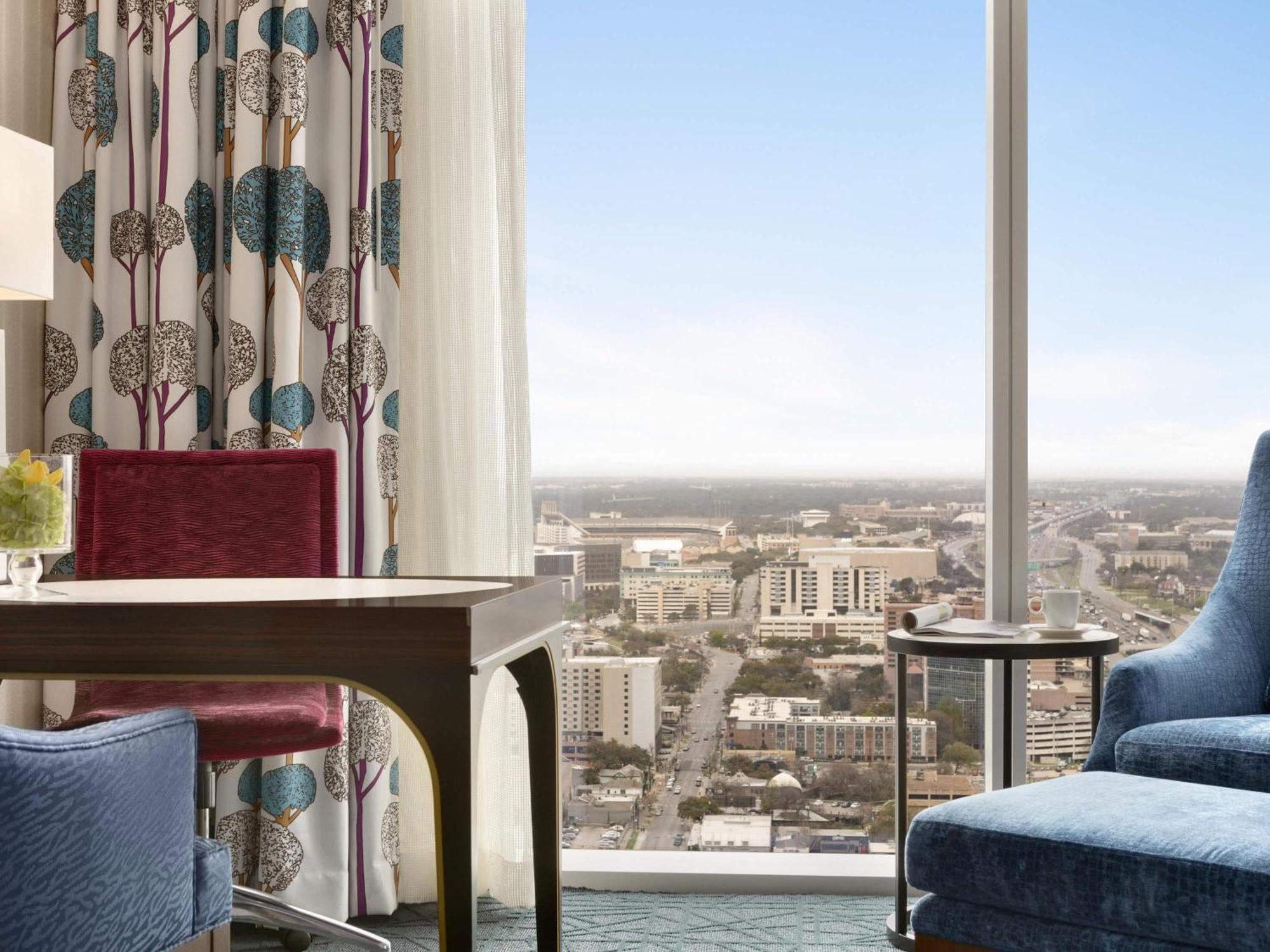One Bedroom King Suite Living Room Second Bathroom Skyline Views