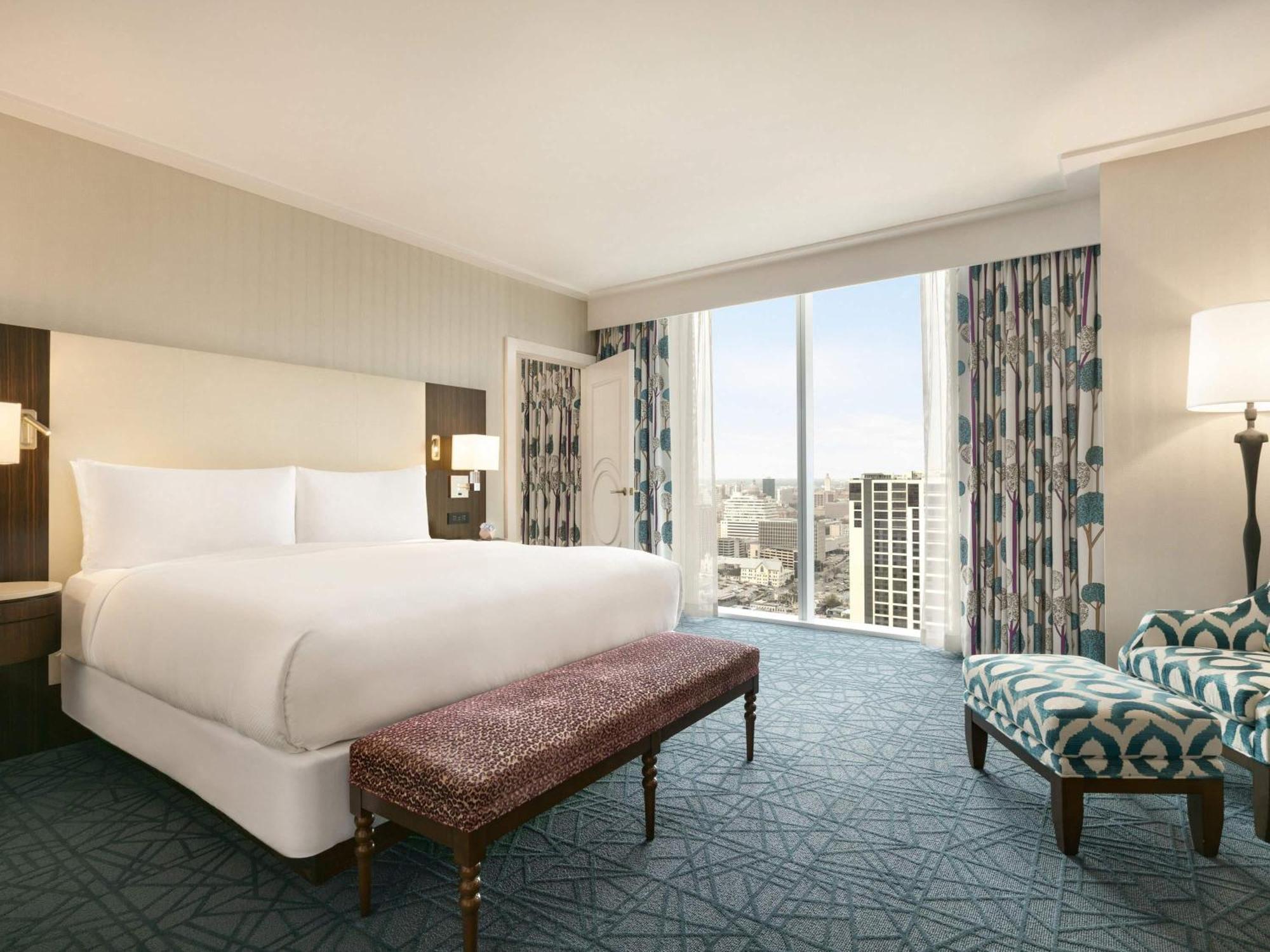 One Bedroom King Suite Living Room Second Bathroom Skyline Views