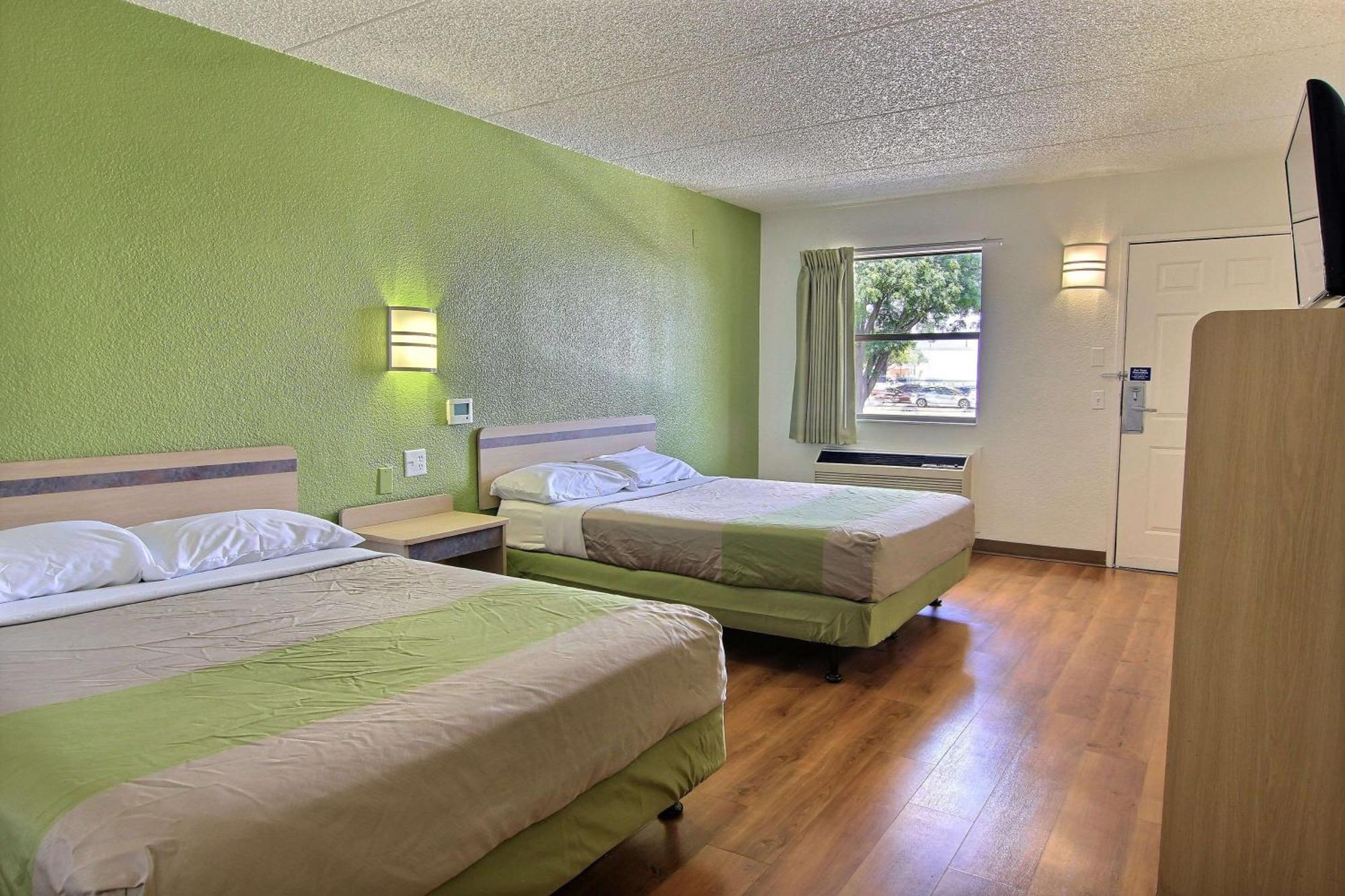 Quadruple Room Disability Access,704679448:JPEG