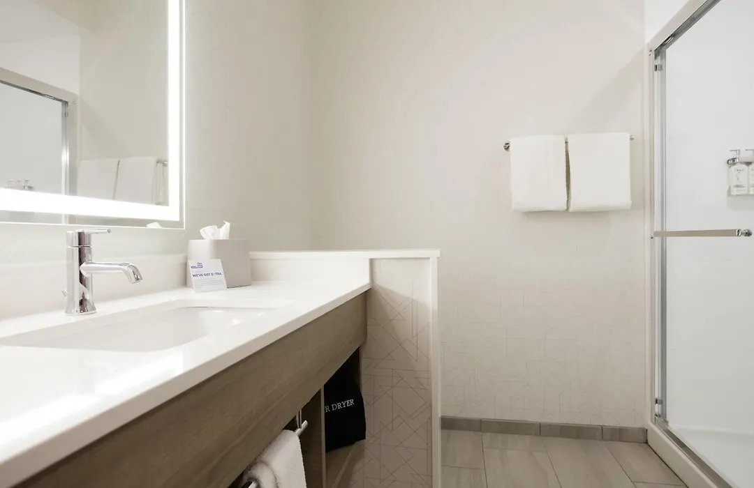 Holiday Inn Express & Suites Austin South By Ihg-1