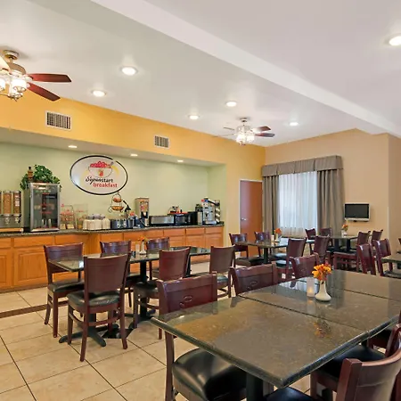 Super 8 By Wyndham Austin/Airport North-3