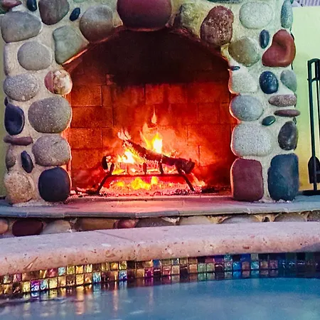The Rivery Retreat, Choose From Luxury Guesthouse Cabin Or Poolside Suite In Lake Austin Hill Country-3