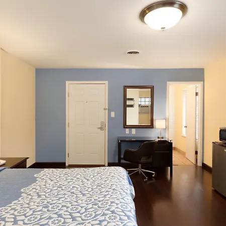Days Inn By Wyndham Austin/University/Downtown-2