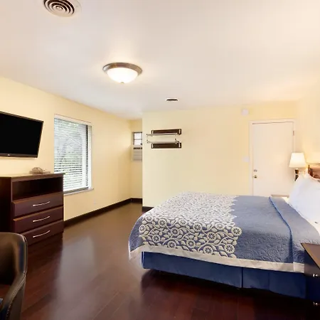 Days Inn By Wyndham Austin/University/Downtown-3