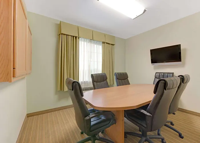 Super 8 By Wyndham Austin/Airport North Hotel